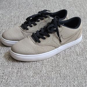 NIKE SB CHARGE SNEAKERS